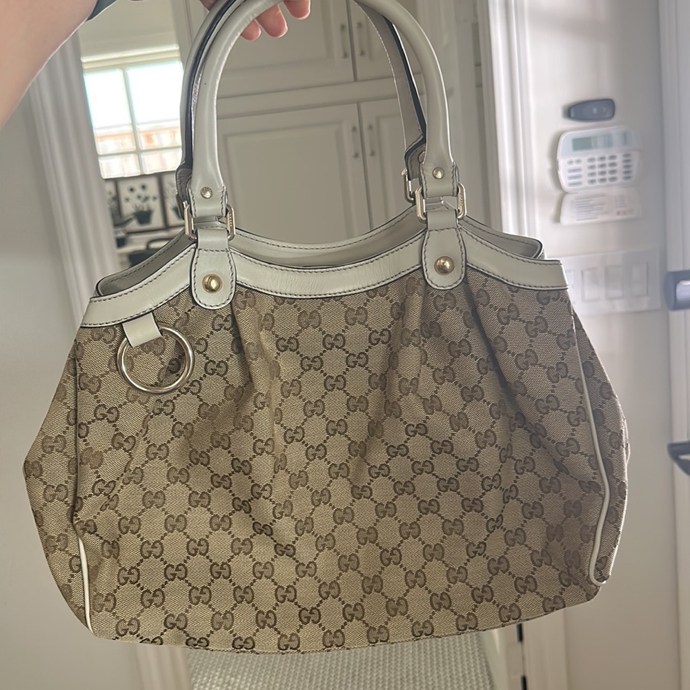 Gucci authentic .Beige/Black Gg Canvas And Leather Medium Sukey Tote
